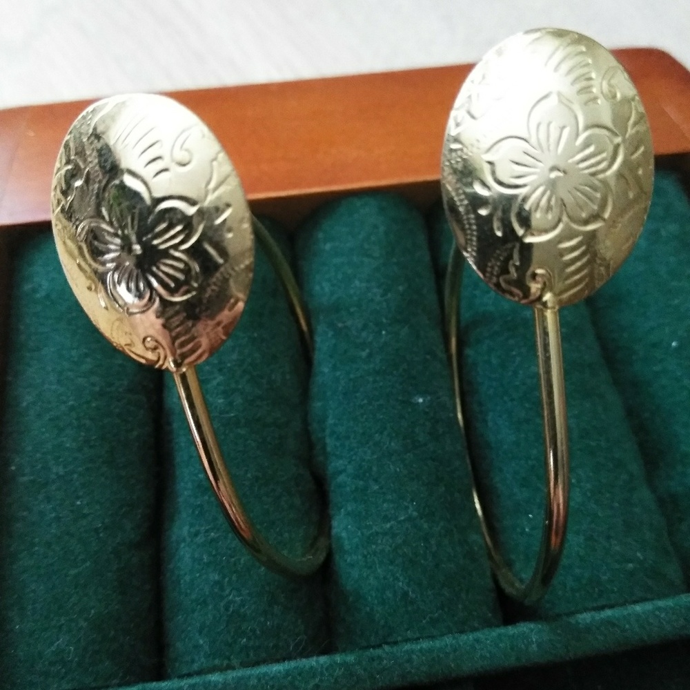Gold color open hoop earrings